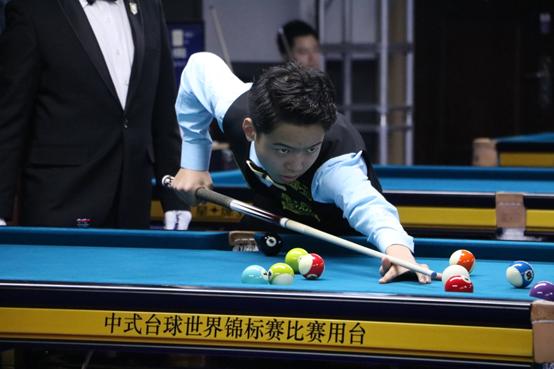 舞台上展现 舞台上展现